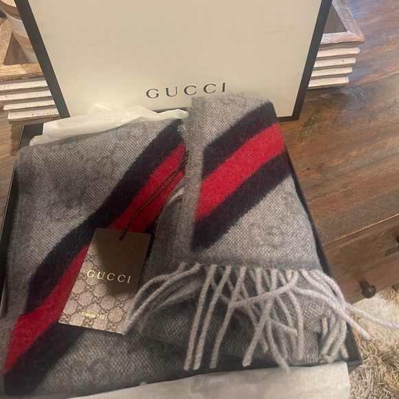 GUCCI SCARF 🧣 MADE IN ITALY UNISEX RED & BLUE SHERRY LINE STRIPE. 37 x 190 cm.❤️ - Picture 2 of 9